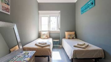 2 bedrooms, iron/ironing board, internet, bed sheets