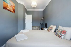 2 chambres, fer et planche à repasser, accès Internet, draps fournis