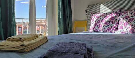 2 室のベッドルーム、アイロン / アイロン台、WiFi、ベッドシーツ