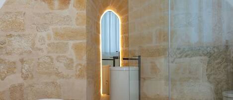 5 slaapkamers, een strijkplank/strijkijzer, gratis wifi, beddengoed