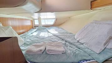 1 bedroom, bed sheets