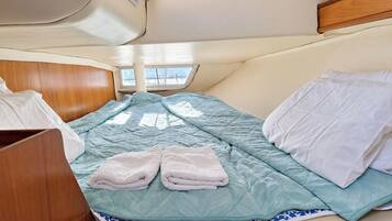 1 bedroom, bed sheets