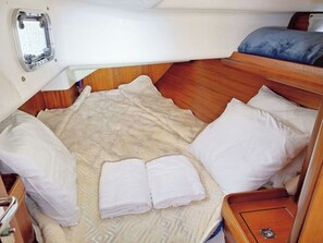 2 bedrooms, bed sheets