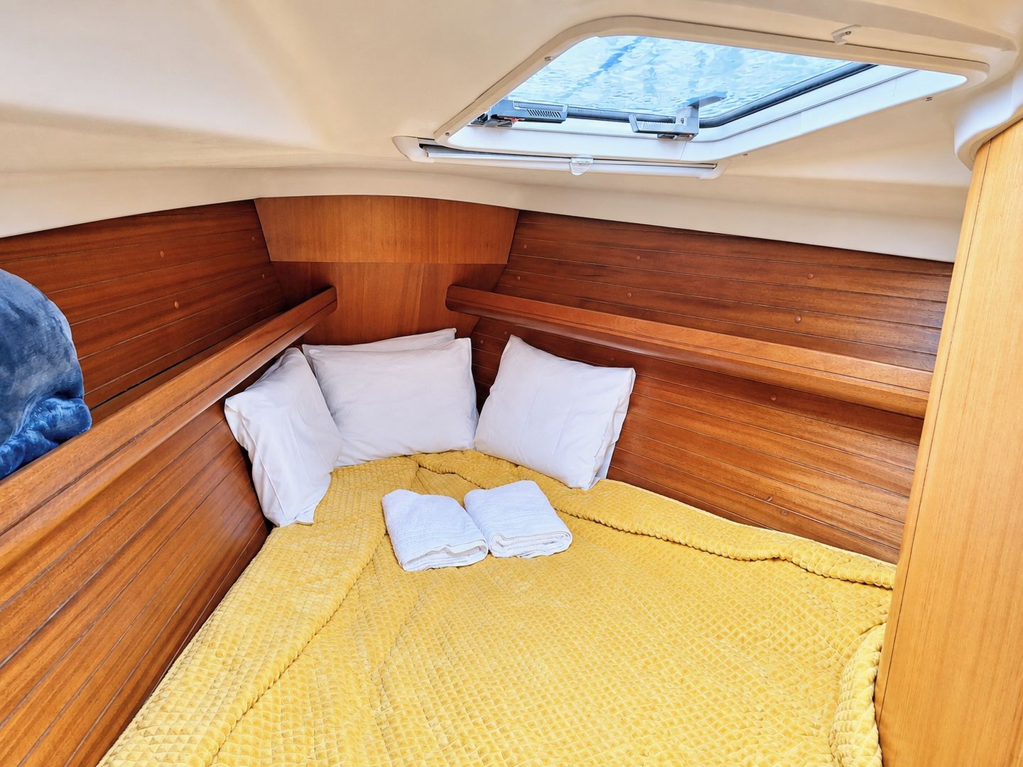2 bedrooms, bed sheets