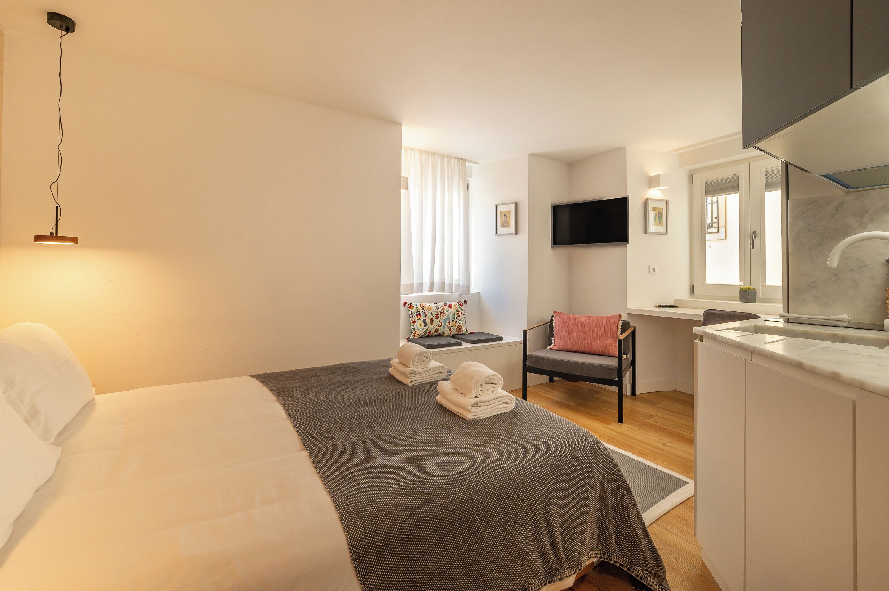 1 habitación, tabla de planchar con plancha, wifi gratis y ropa de cama 