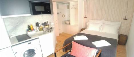 1 camera, ferro/asse da stiro, accesso a Internet, lenzuola