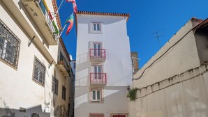 Unclassified image, 4 of 26, button - Studio 1 • Downtown Lisbon • Walkable • Balcony (Lisboa)