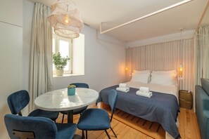 1 slaapkamer, een strijkplank/strijkijzer, wifi, beddengoed