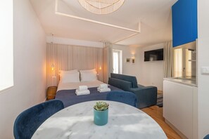1 slaapkamer, een strijkplank/strijkijzer, wifi, beddengoed