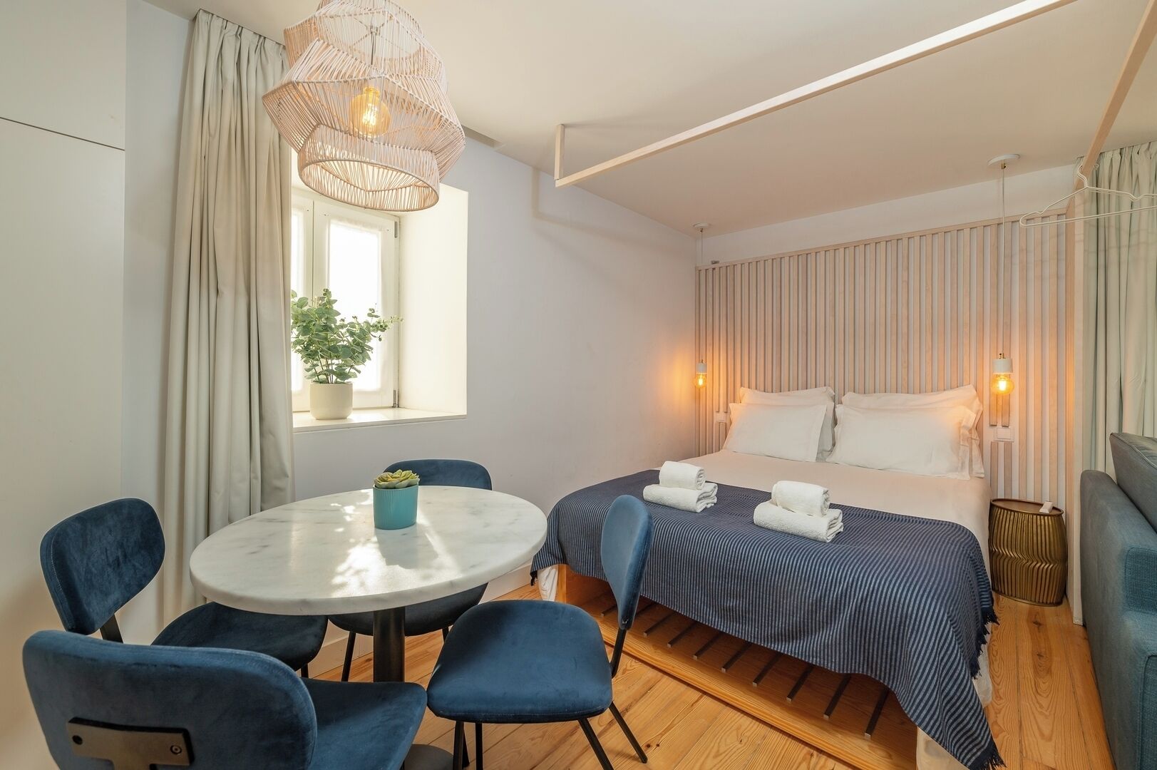 1 habitación, tabla de planchar con plancha, wifi y ropa de cama 