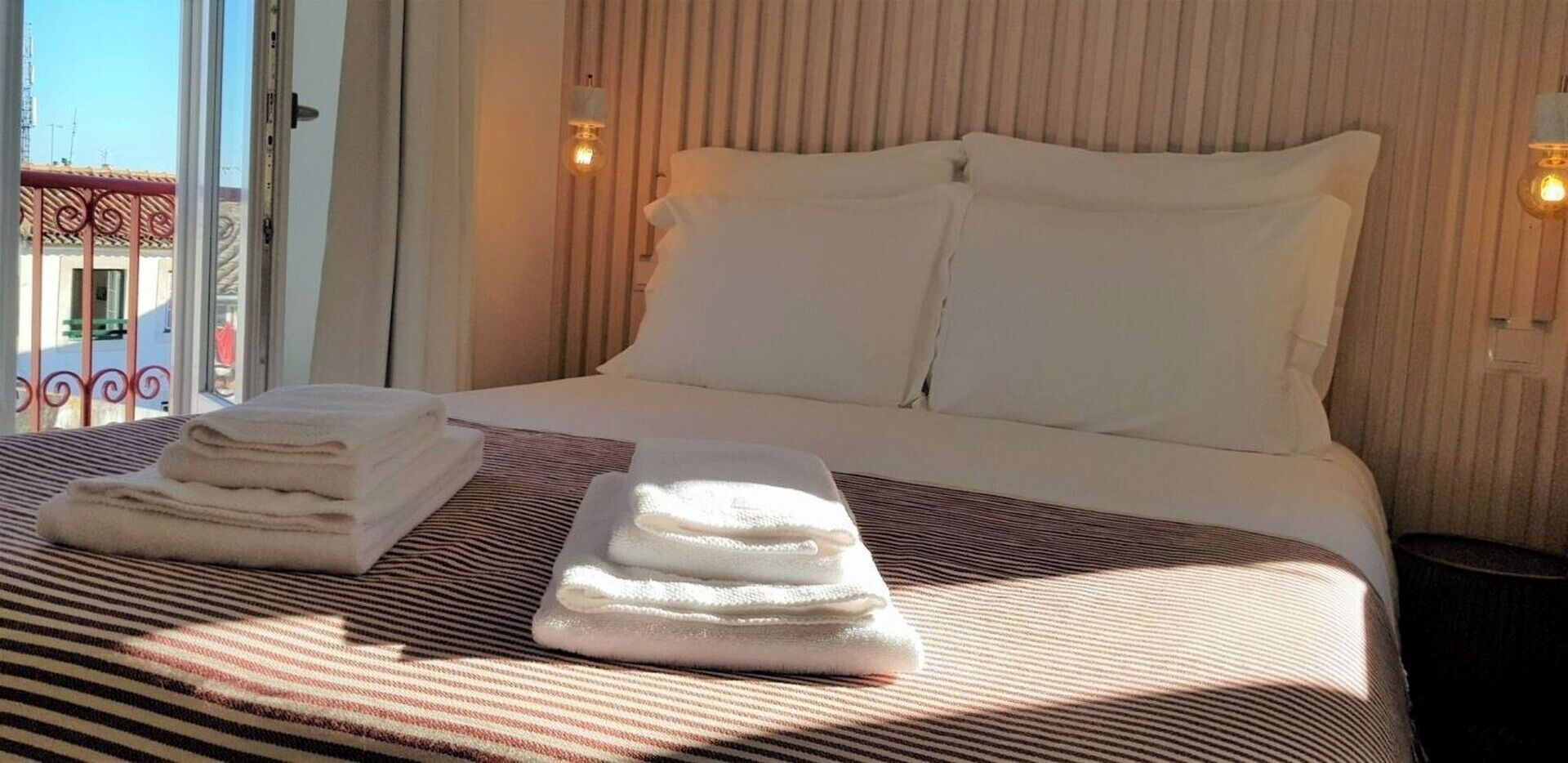 2 chambres, fer et planche à repasser, Wi-Fi, draps fournis