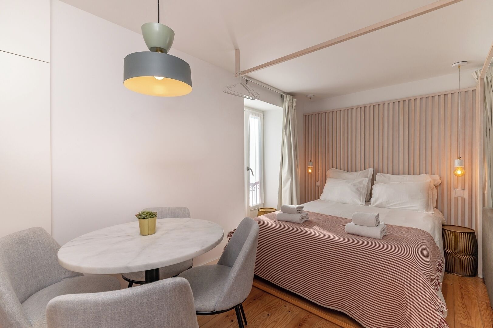 2 habitaciones, tabla de planchar con plancha y wifi gratis 