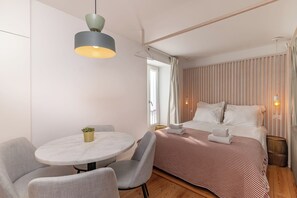 2 slaapkamers, een strijkplank/strijkijzer, wifi, beddengoed