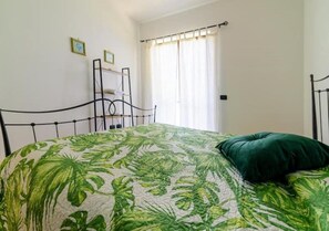 5 bedrooms, bed sheets