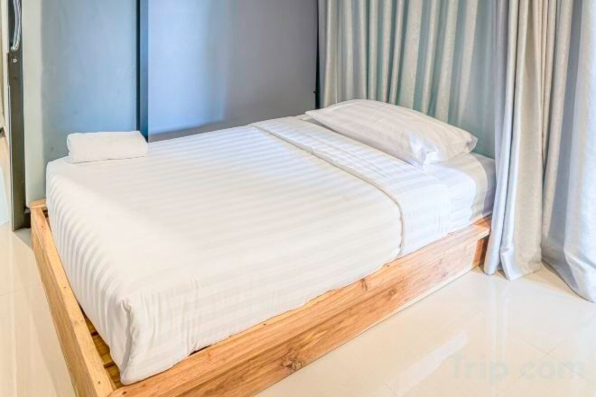 WiFi (free), bed sheets