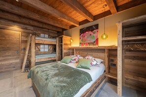 5 bedrooms, travel crib, free WiFi, bed sheets