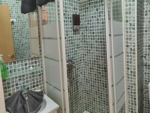 Hårføner og håndklær