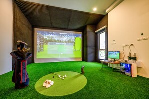 Indoor golf driving range - HOMA Si Racha (Si Racha)