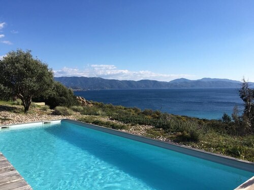 VILLA DE CHARME , VUE MER, SITE EXEPTIONNEL,PISCINE CHAUFFÉE