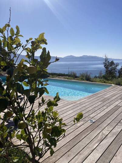 CHARMING VILLA, SEA VIEW, EXCEPTIONAL LOCATION, HEATED POOL