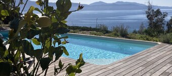 CHARMING VILLA, SEA VIEW, EXCEPTIONAL LOCATION, HEATED POOL