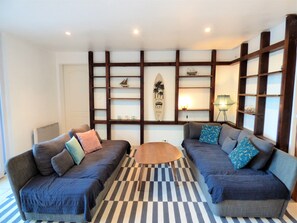 Télévision, table de tennis de table