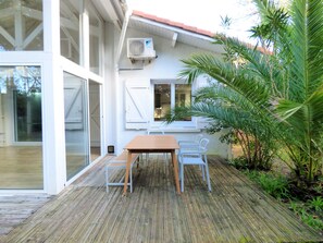 Outdoor dining - *VILLA PALMA* 10 Pers, 5 parental suites, 600m from the beach (Vieux-Boucau-les-Bains)
