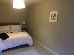 3 bedrooms, soundproofing, iron/ironing board, free WiFi
