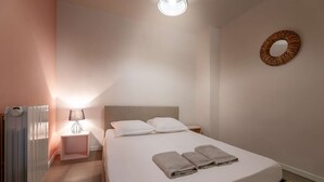 1 bedroom, iron/ironing board, WiFi, bed sheets - 3rd floor - Rose - 1 bedroom (Perpignan)