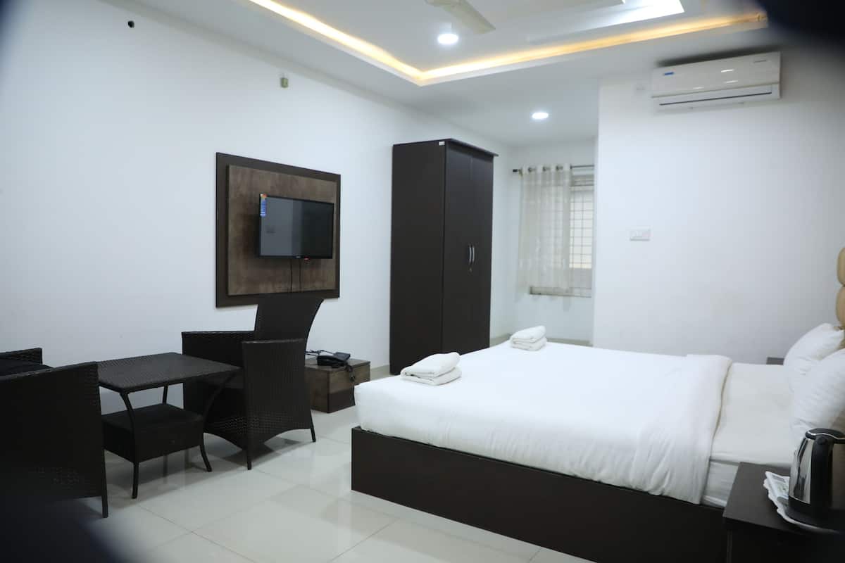 Deluxe Double Room | Desk, free WiFi, bed sheets