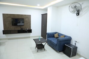 Executive Room | Desk, free WiFi, bed sheets - Krishna's Landmark Business Hotel (Bengaluru)