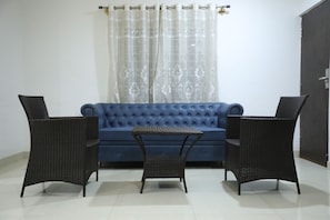 Executive Room | Desk, free WiFi, bed sheets
