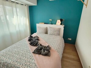 Free WiFi, bed sheets