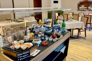 Daily buffet breakfast (EUR 16.80 per person)