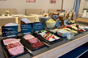 Daily buffet breakfast for a fee - Boutique Hotel Rosengarten Hamburg (Hamburg)