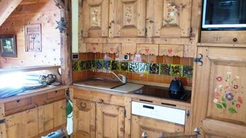 KylskÄp, mikrovÄgsugn, spishÀll och diskmaskin