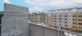 Sonniges Apartment | Balkon und Privatparkplatz