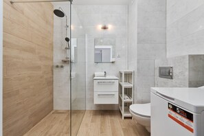 Dusche, Haartrockner, Handtücher