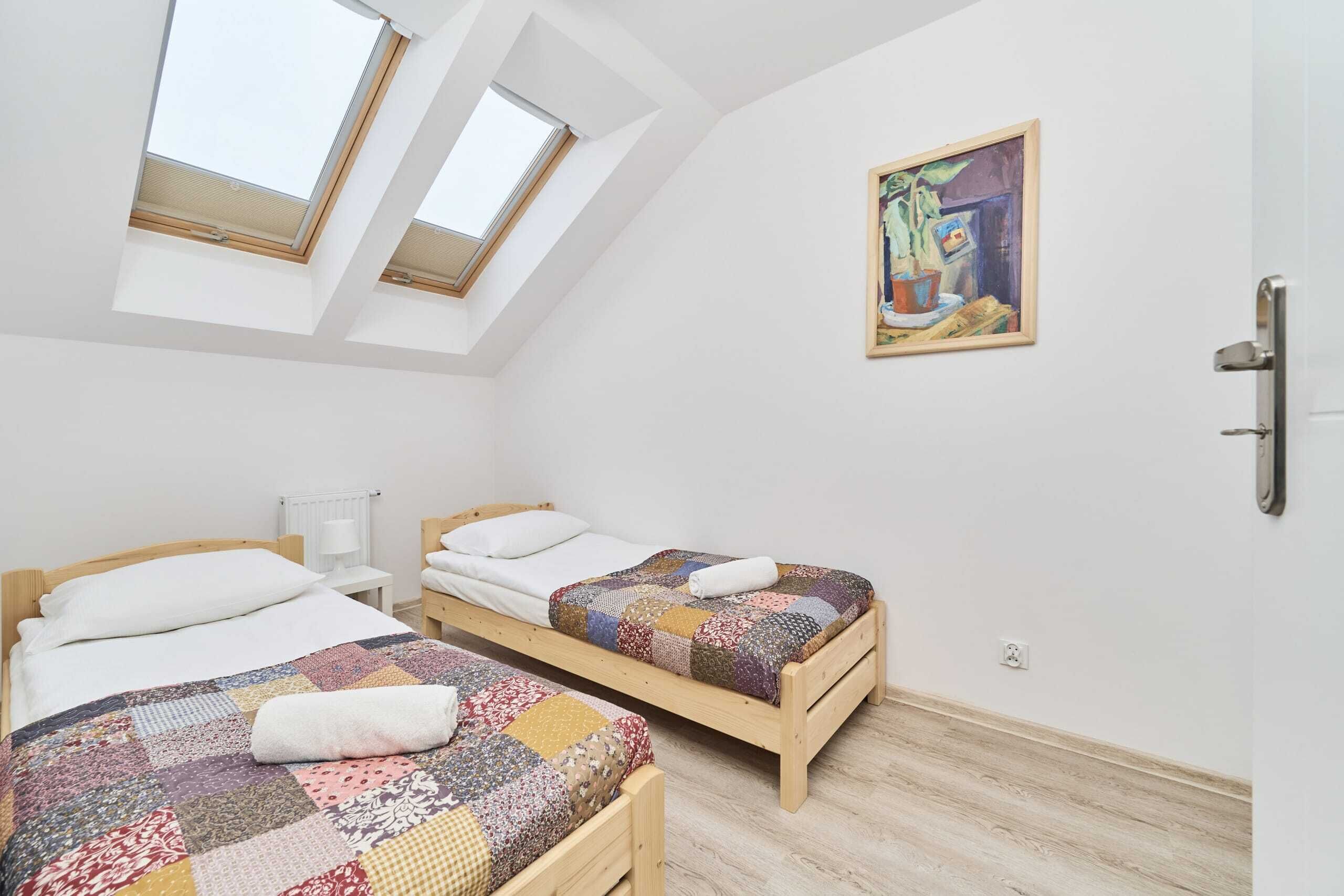 1 dormitori, planxa i posts de planxar, wifi i roba de llit 