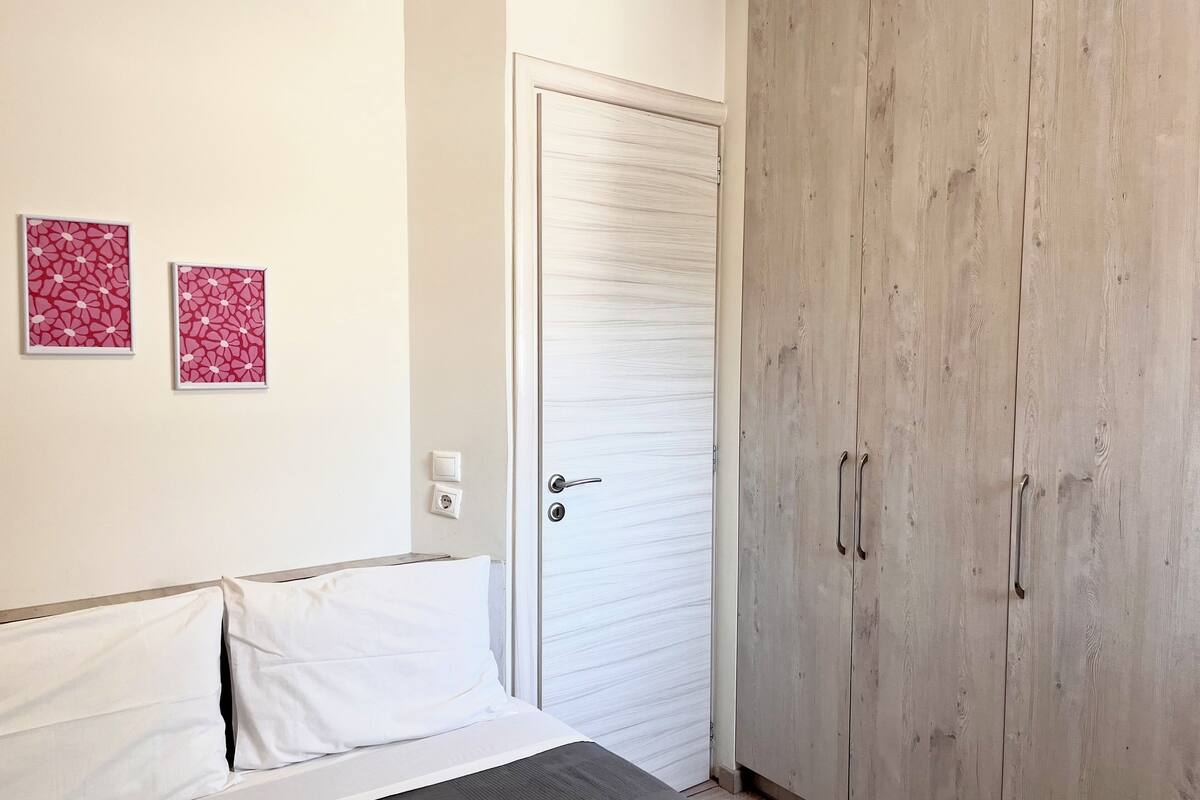 Appartement (E1) | Literie de qualité supérieure, surmatelas, décoration personnalisée
