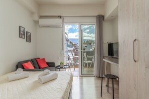 Studio (D2) | Premium bedding, pillowtop beds, individually decorated, soundproofing - Elvita Apartments 3 (Athens)
