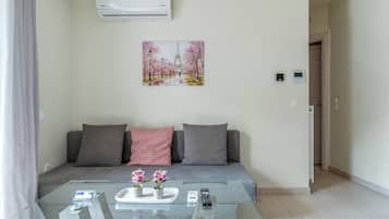 Apartemen, pemandangan kota (E1) | Area keluarga | Smart TV 32-inci dengan saluran TV digital dan TV