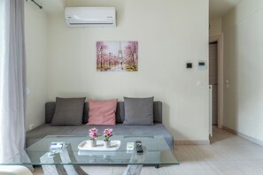 Apartment, City View (E1) | Living area