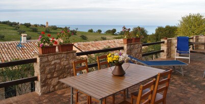 5 minutes from the sea, panoramic terrace. the pomegranate borgocasalcristiana