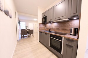 家庭开间套房 | 高档床上用品、隔音、免费 WiFi