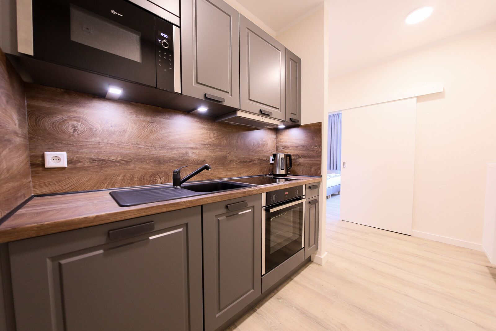 Studio Suite Keluarga | Seprai premium, kedap suara, dan Wi-Fi gratis