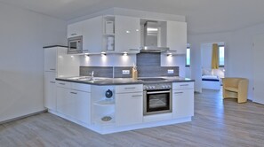 Refrigerador, microondas, horno y parrilla de estufa 