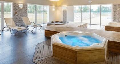 Little Happiness house residence with pool & spa