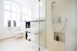 Shower, hair dryer, towels, soap - Berliner Hof, Apartment 6 (55sqm), Westerland, Sylt. (Sylt)