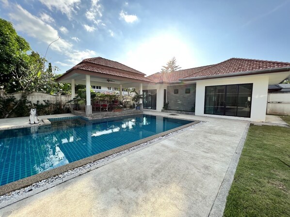Outdoor pool - Spacious Private Pool Villa (Tambon Rawai)